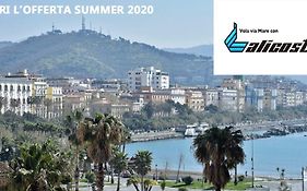 Fronte Del Porto